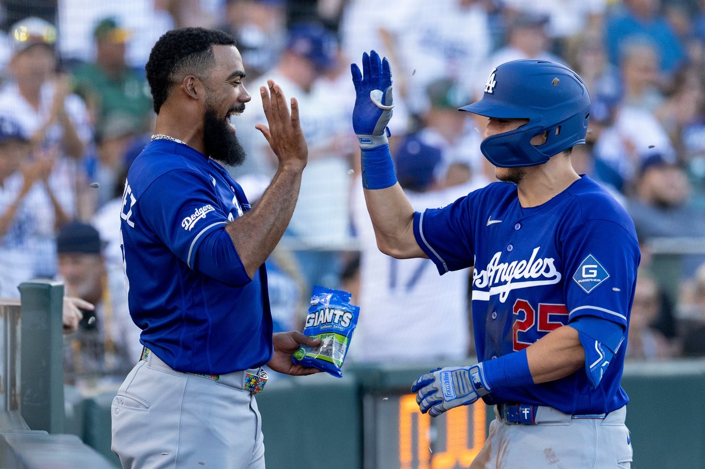 Edman homers, Roberts earns 1,000th managerial win as Dodgers beat A's 9-3 | iNFOnews.ca