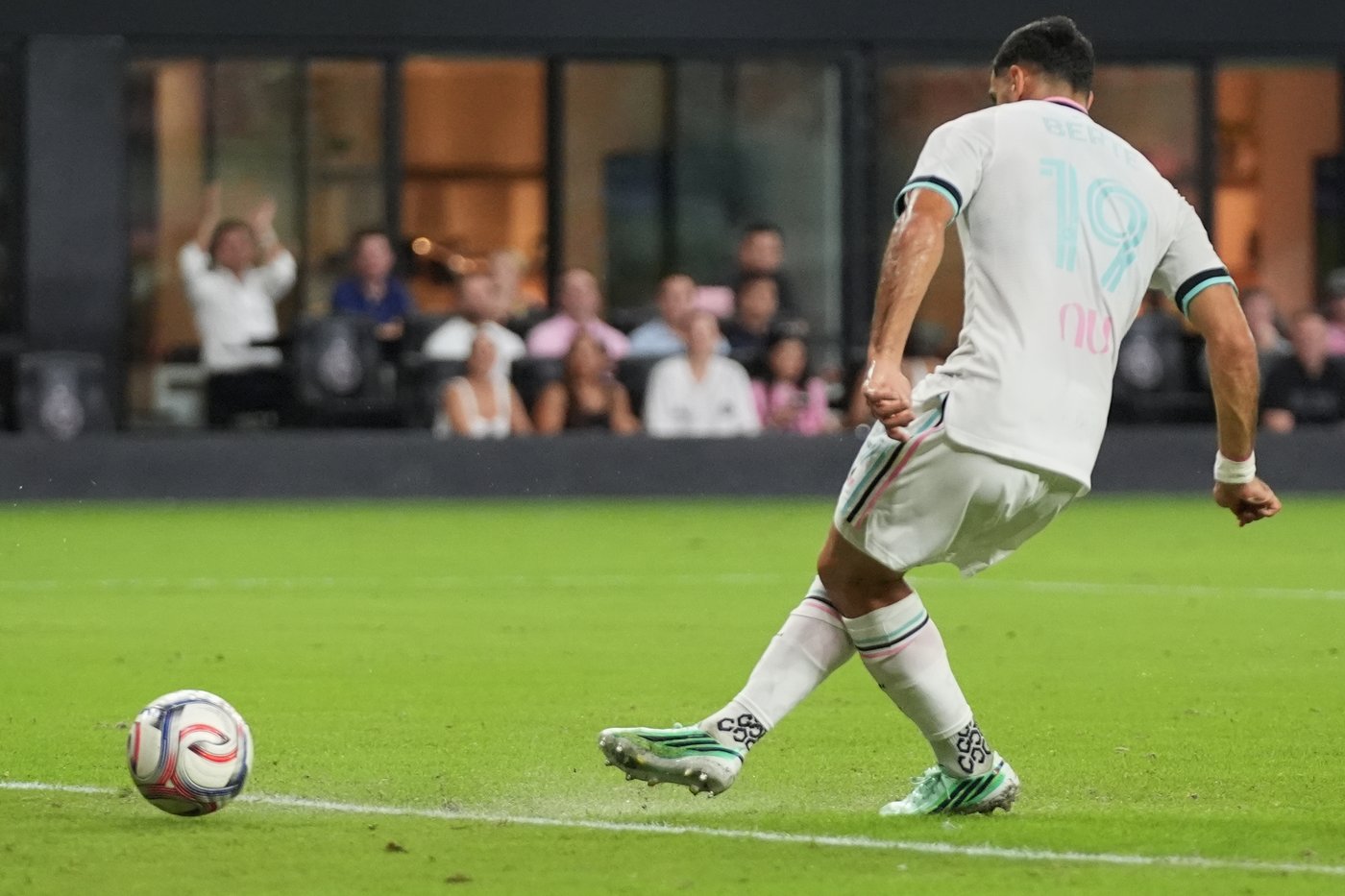 Messi assists as Inter Miami clinches MLS playoff berth with 2-0 win over NYCFC | iNFOnews.ca Messi assists as Inter Miami clinches MLS playoff berth with 2-0 win over NYCFC | iNFOnews.ca