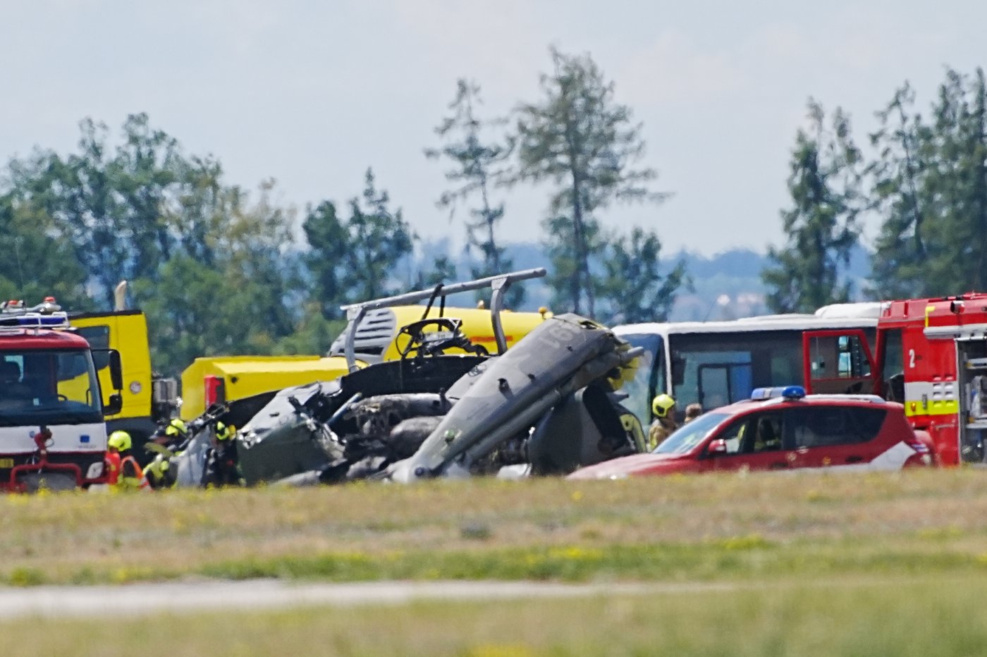 A Czech military helicopter crashes at an air force base, killing 1 soldier on board | iNFOnews.ca