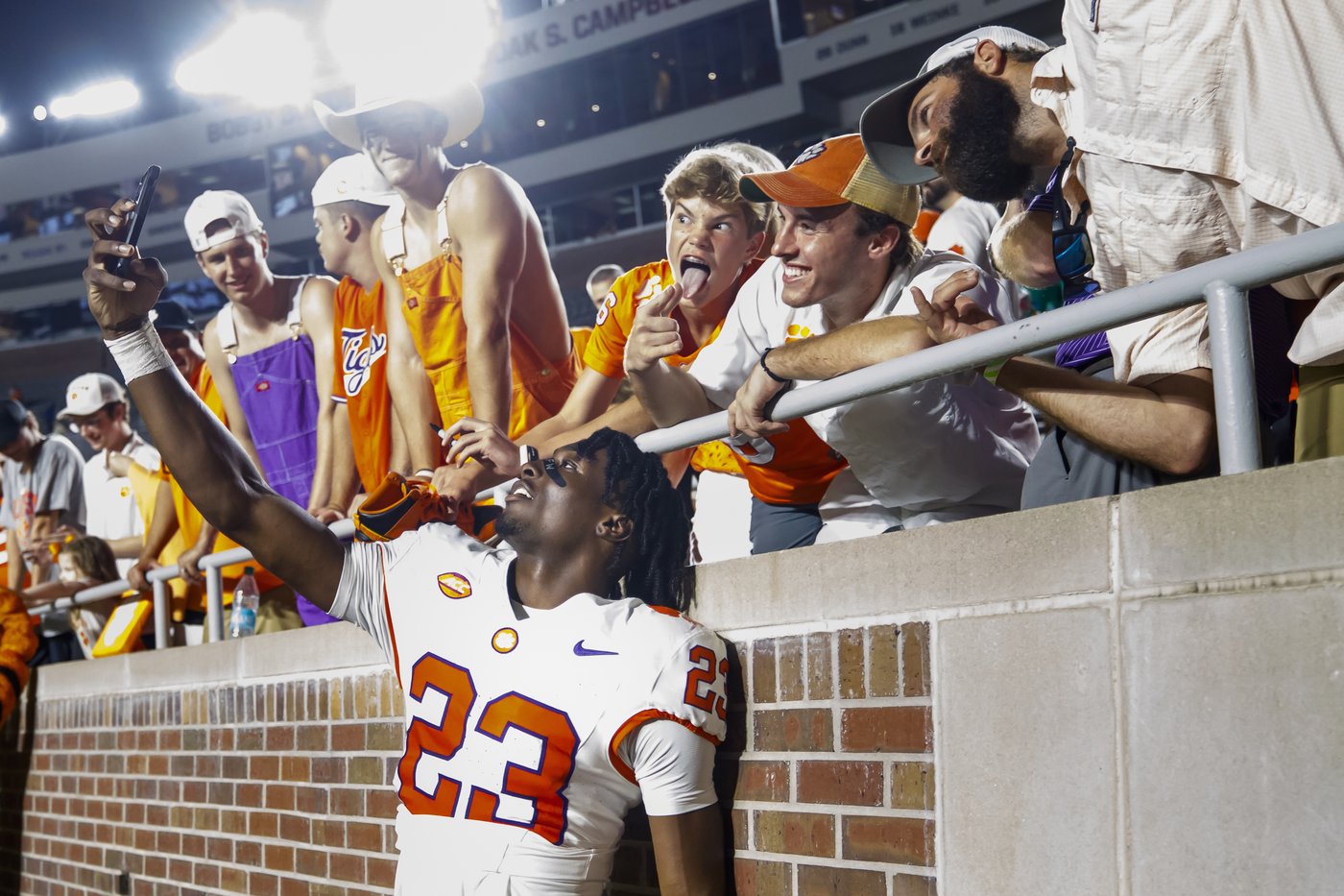 Klubnik and Mafah lead Clemson's attack in a 29-13 win over Florida State | iNFOnews.ca