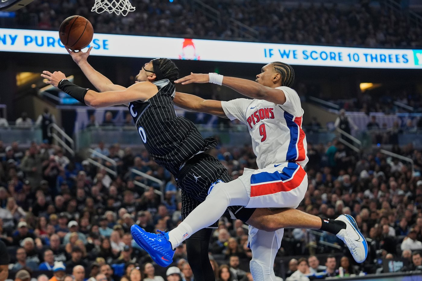 Banchero and Bane each score 25, Magic waste big lead but rally to top Pistons 113-105 for 2-1 lead | iNFOnews.ca
