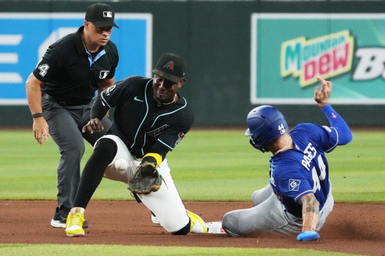 Diamondbacks SS Geraldo Perdomo leaves game after 4th inning with left knee soreness | iNFOnews.ca