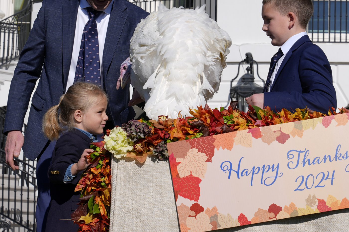 Joe Biden begins final White House holiday season with turkey pardons for 'Peach' and 'Blossom' | iNFOnews.ca