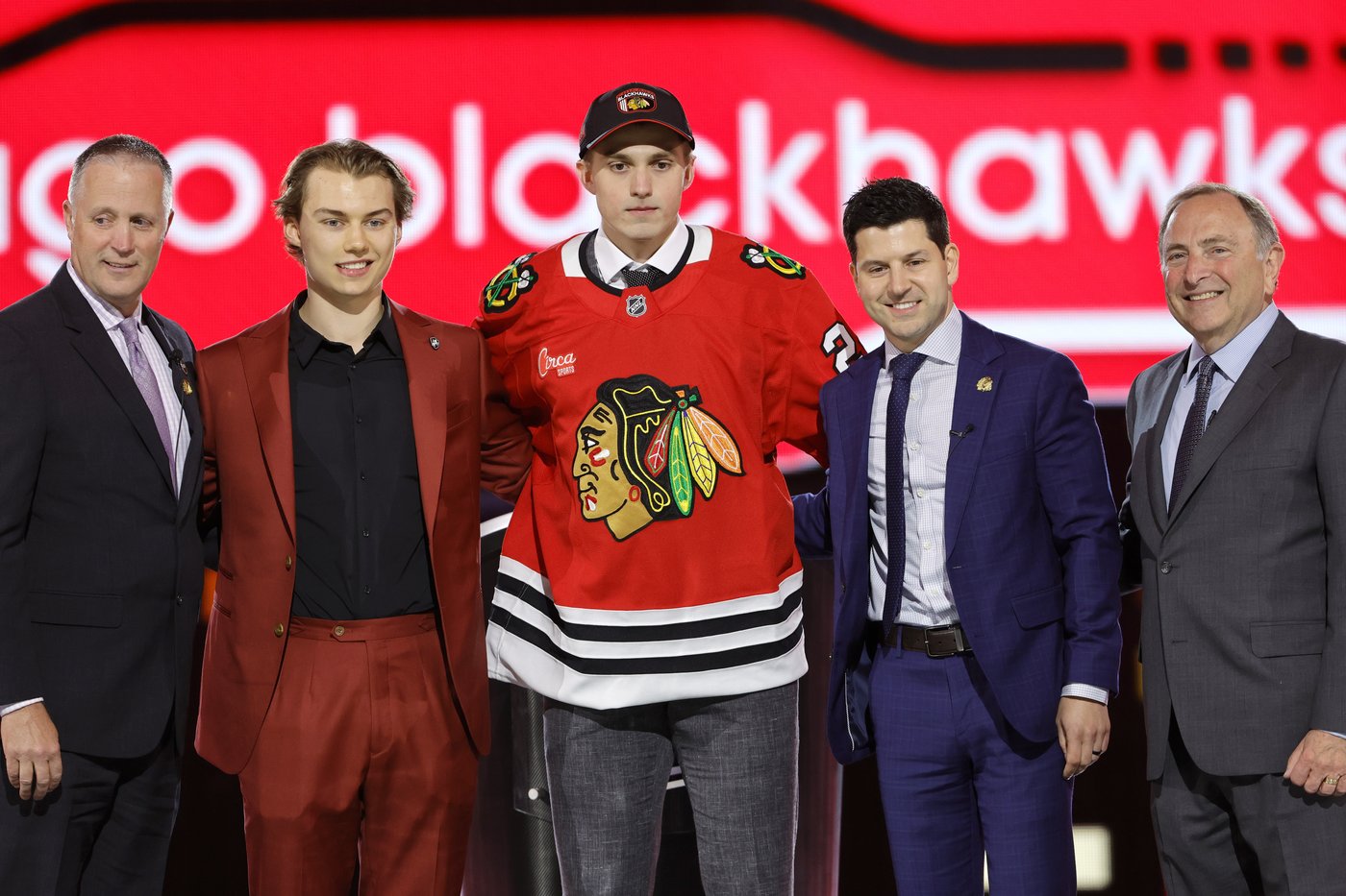 Blackhawks activate defenseman Levshunov and assign the No. 2 overall pick to the minors | iNFOnews.ca