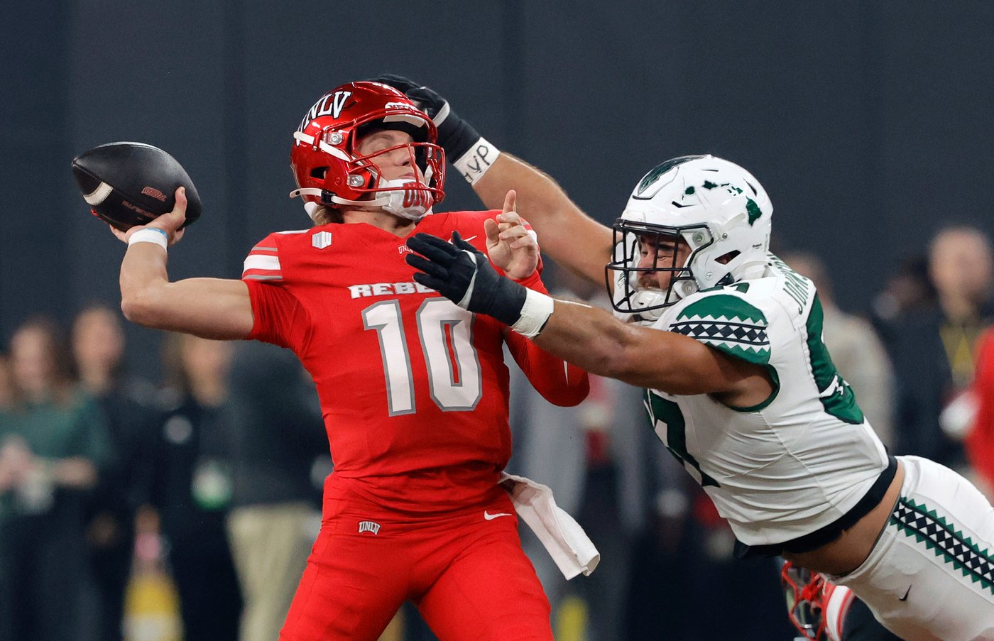 Anthony Colandrea throws 3 TD passes to lead UNLV to 38-10 victory over Hawaii | iNFOnews.ca