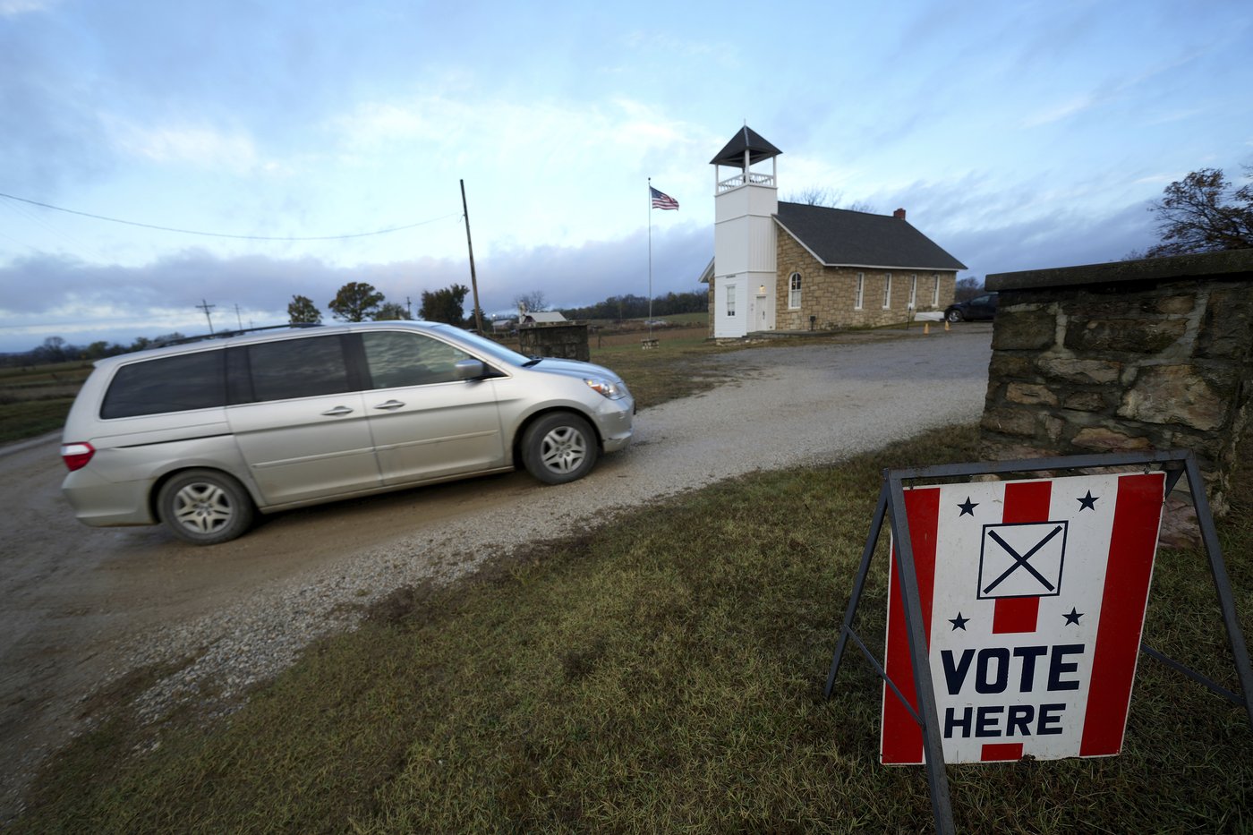 Bomb threats in swing states disrupt a mostly smooth Election Day | iNFOnews.ca