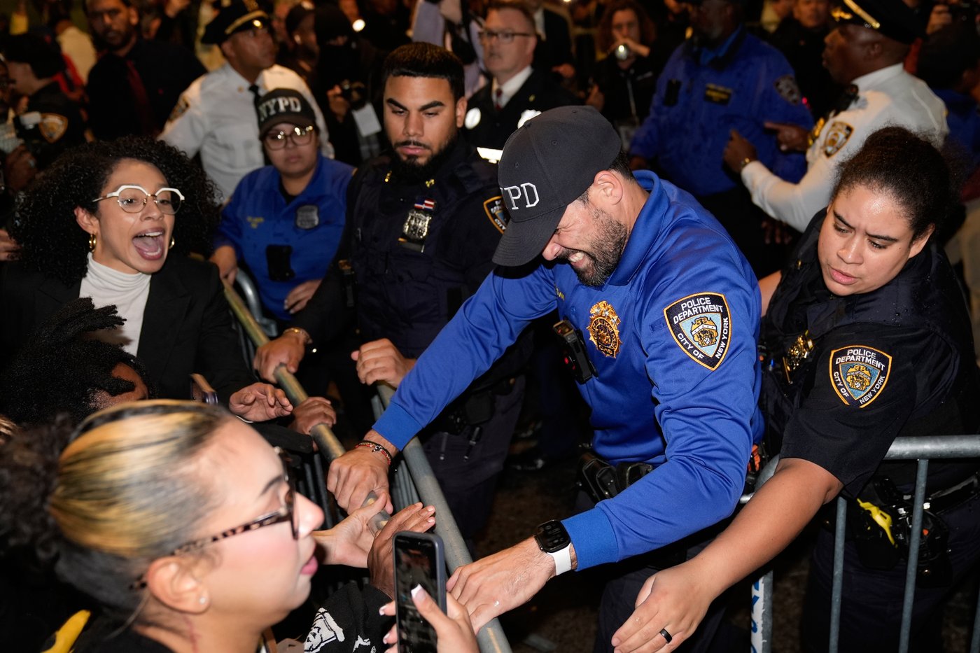 ICE officer shoots a man while making an arrest in New York, officials say | iNFOnews.ca ICE officer shoots a man while making an arrest in New York, officials say | iNFOnews.ca