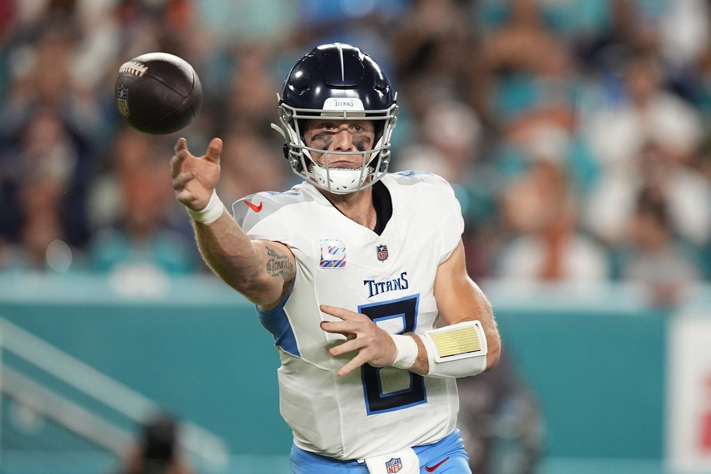 Titans quarterback Will Levis injures shoulder in the 1st quarter against the Dolphins | iNFOnews.ca