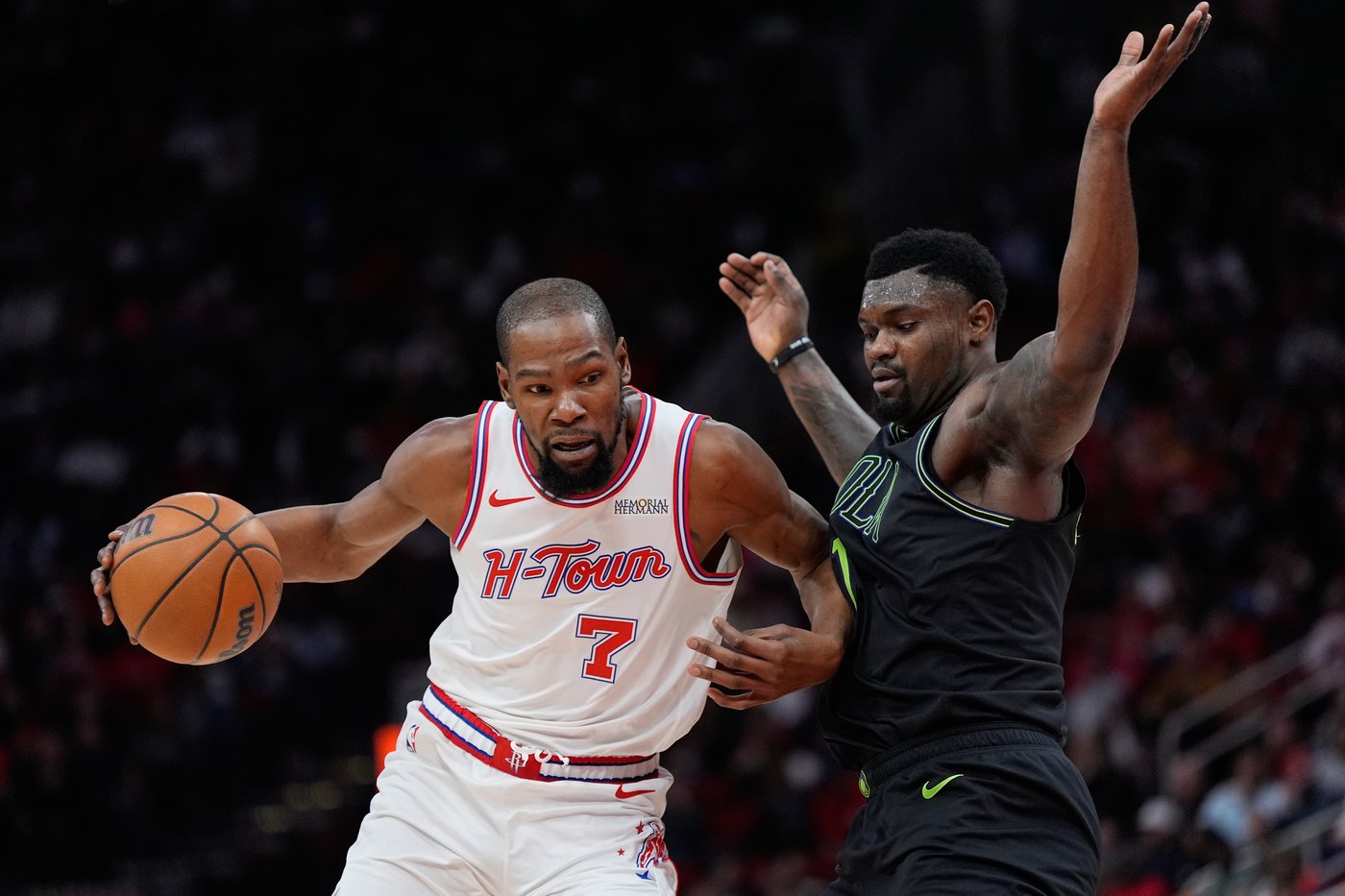 Durant moves past his 'idol,' Dirk Nowitzki, into 6th place on the NBA's career scoring list | iNFOnews.ca Durant moves past his 'idol,' Dirk Nowitzki, into 6th place on the NBA's career scoring list | iNFOnews.ca