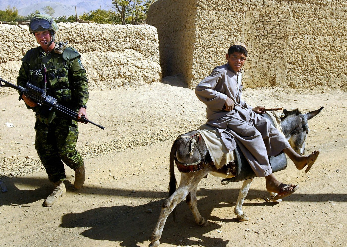 25 years ago, Canada faced a 'dramatic change' as it headed for war in Afghanistan | iNFOnews.ca
