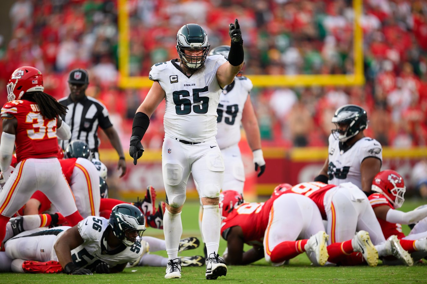 Eagles All-Pro offensive lineman Lane Johnson retires after 14 seasons | iNFOnews.ca