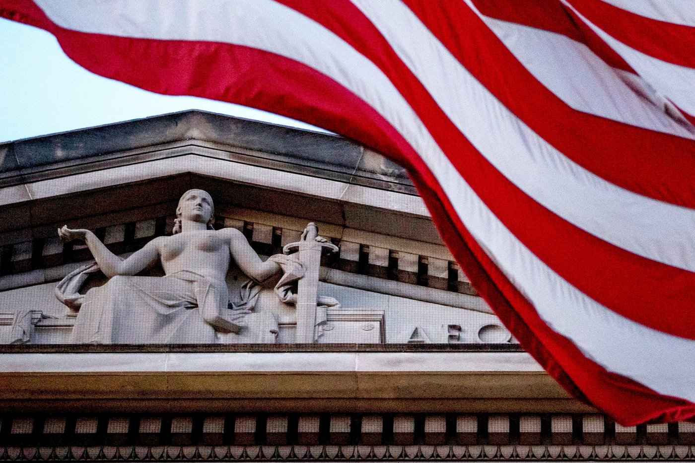 Judge temporarily blocks payouts from Trump's $1.776 billion 'anti-weaponization' settlement fund | iNFOnews.ca