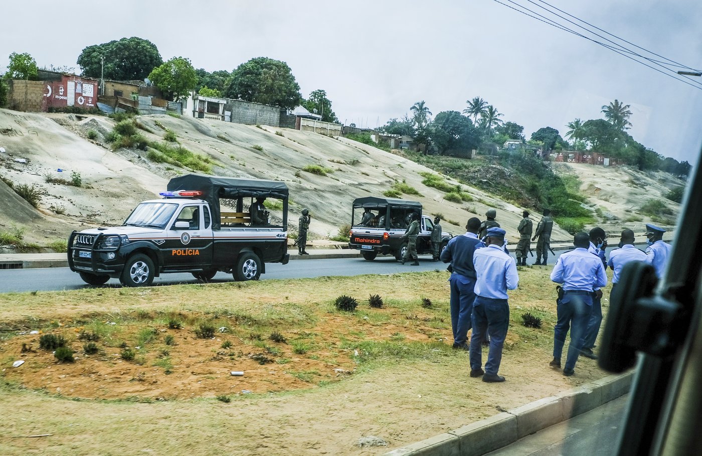 Police in Mozambique fire tear gas at opposition politician as post-election tensions soar | iNFOnews.ca