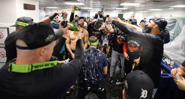 Tigers clinch playoff berth with 2-1 win over Red Sox in Game 161 and avert September collapse | iNFOnews.ca