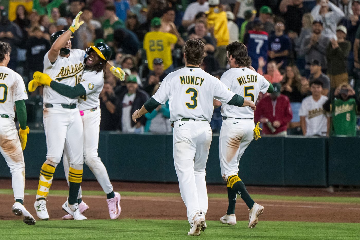 Heim's pinch-hit HR in 9th helps A's complete huge comeback for 12-11 win over Angels in 10 innings | iNFOnews.ca Heim's pinch-hit HR in 9th helps A's complete huge comeback for 12-11 win over Angels in 10 innings | iNFOnews.ca