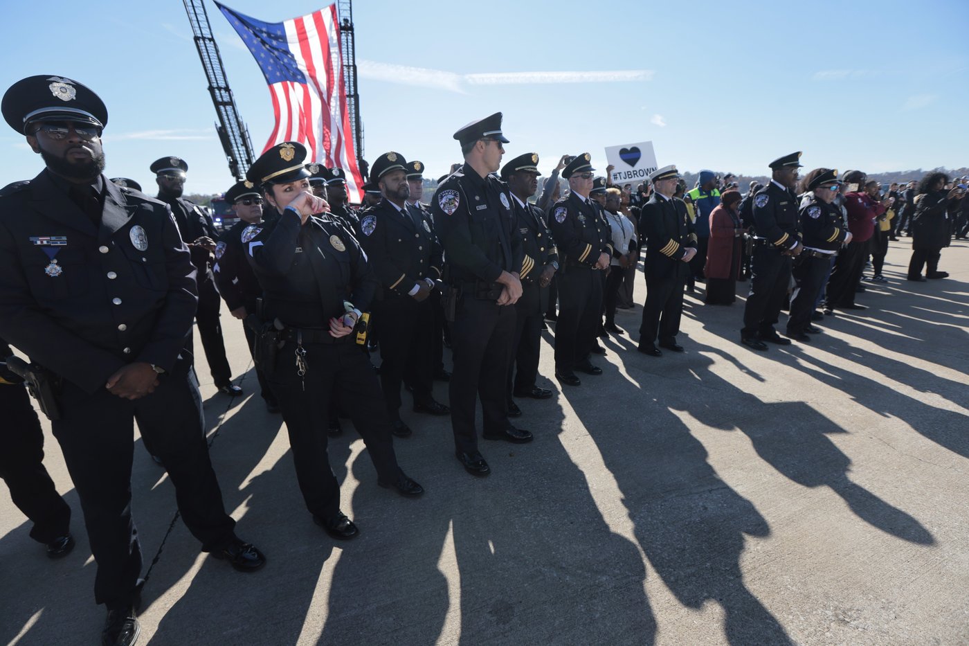 Officer injured at Ferguson protest shows improvement, transferred to rehab | iNFOnews.ca