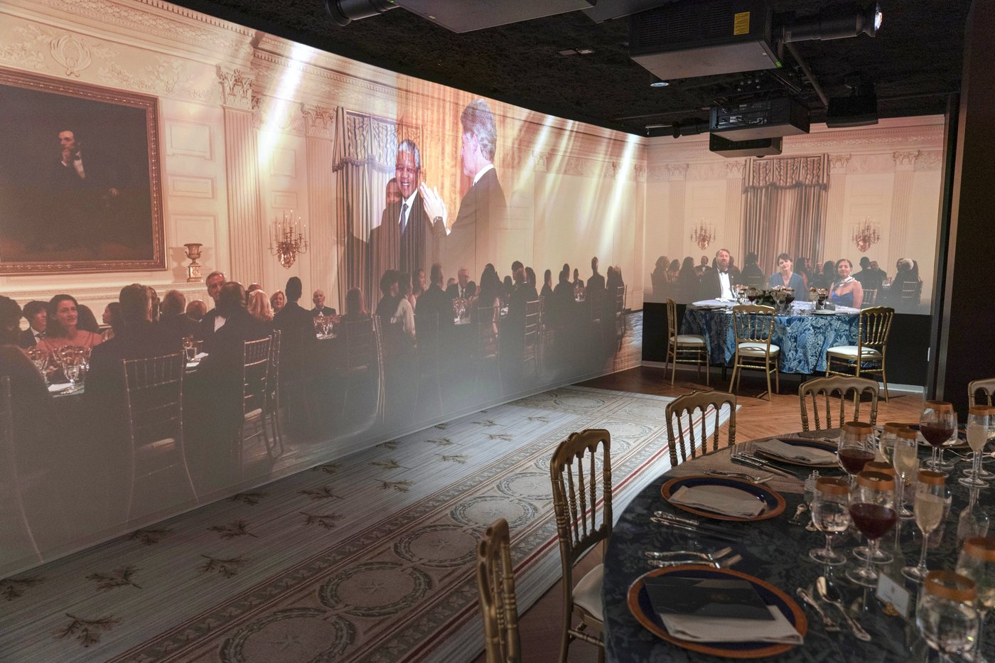 Tourists can finally visit the Oval Office. A replica is opening near the White House on Monday | iNFOnews.ca