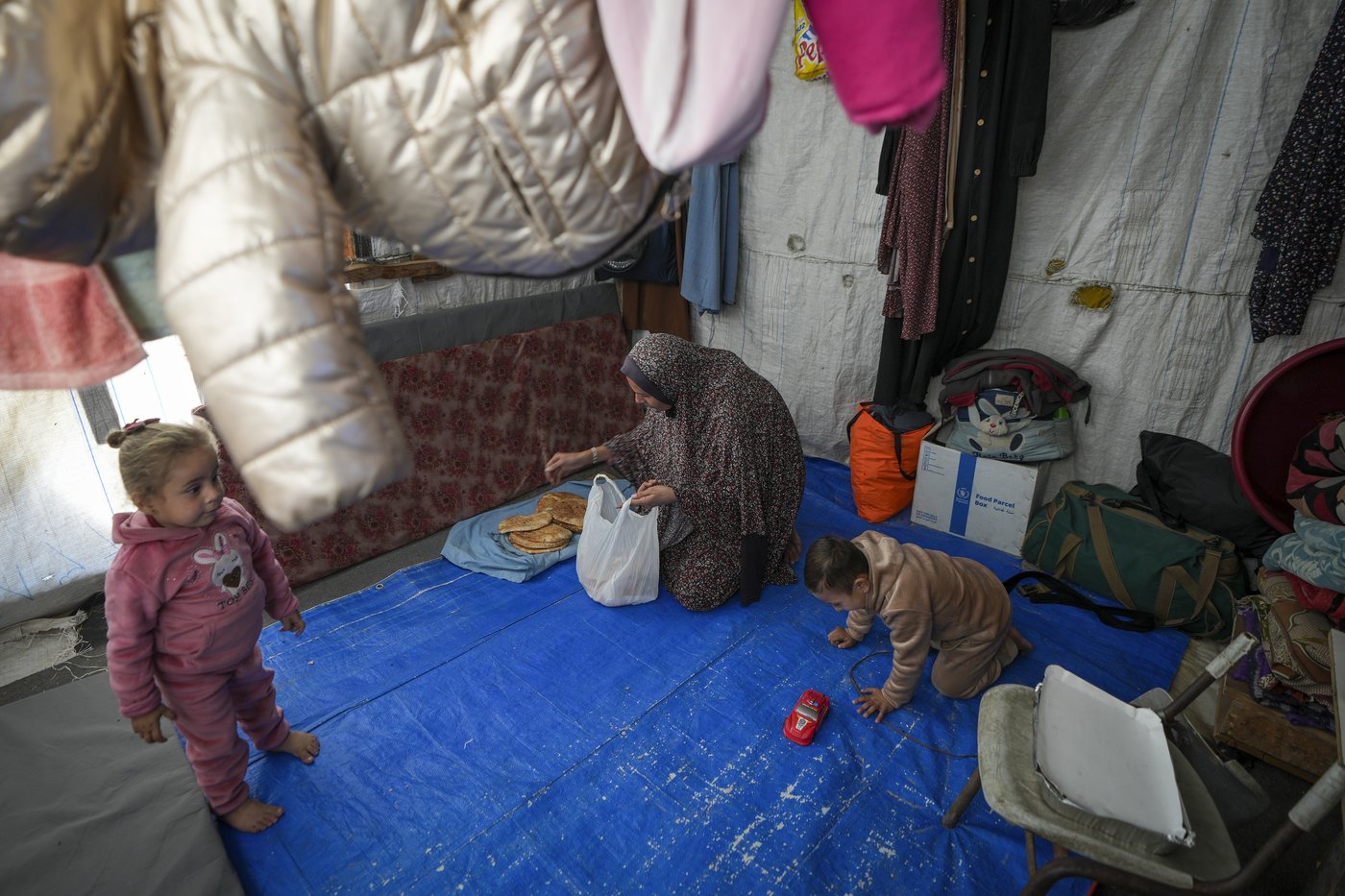 In Gaza's crowded tent camps, women wrestle with a life stripped of privacy | iNFOnews.ca