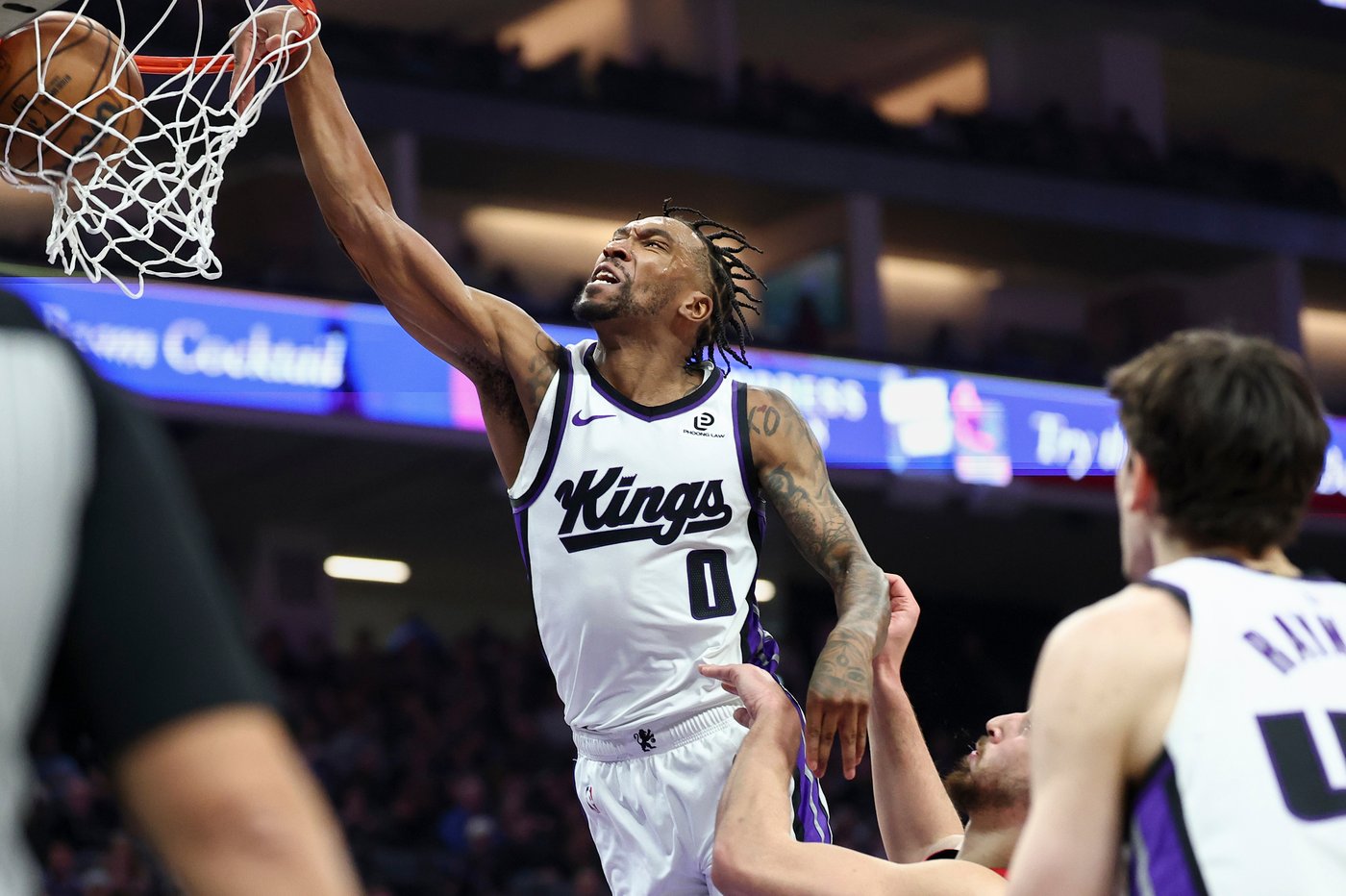 DeMar DeRozan reaches 26,000 career points in Kings' victory over Rockets | iNFOnews.ca