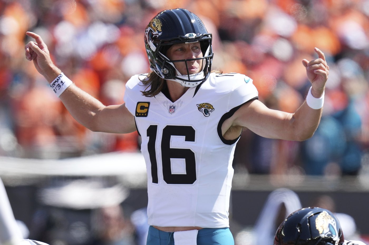Jake Browning relieves the injured Joe Burrow and scores late TD as Bengals beat Jaguars 31-27 | iNFOnews.ca