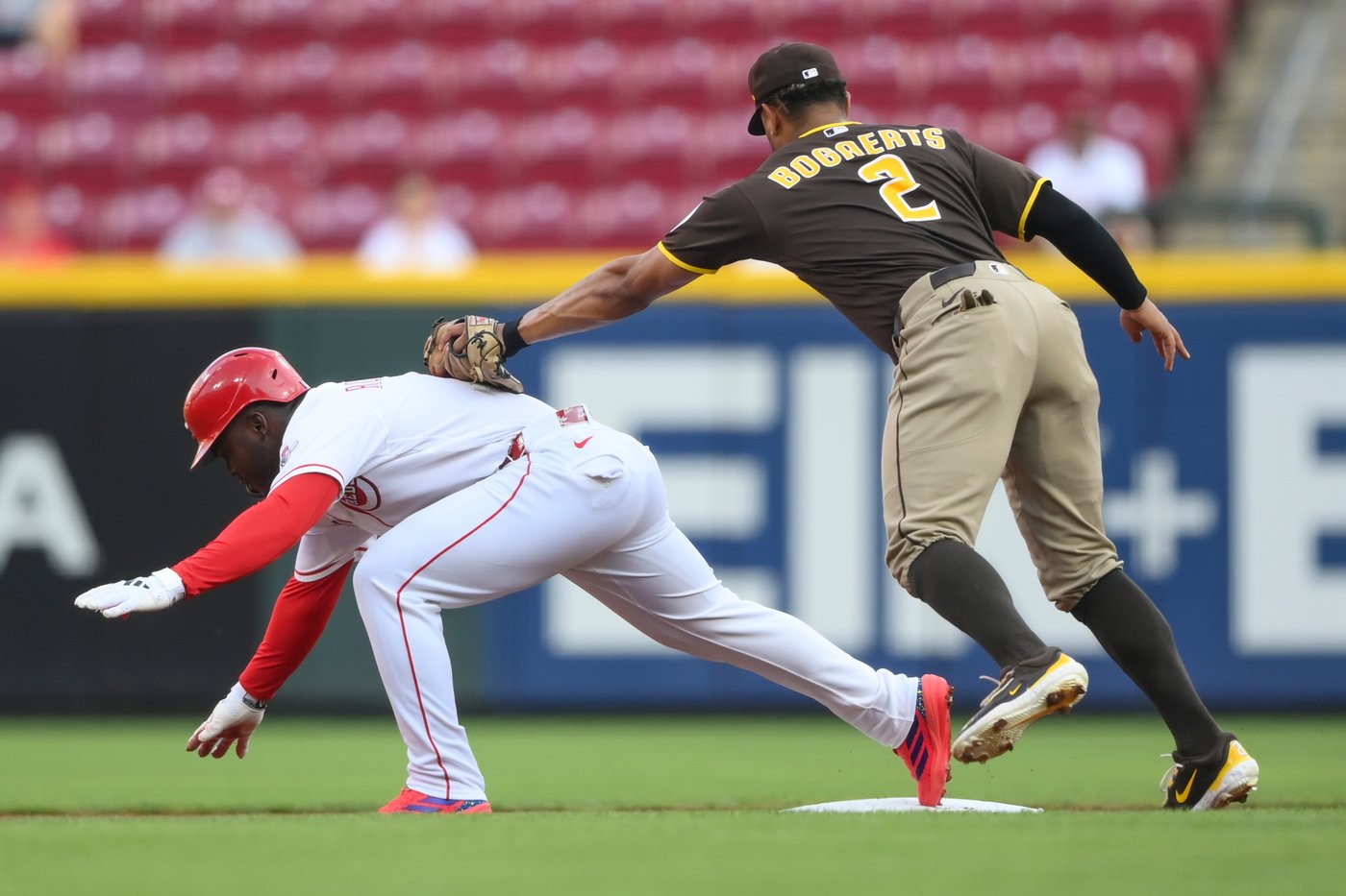 Trevino singles in go-ahead run in 8th as Reds beat wild-card chasing Padres 4-3 | iNFOnews.ca