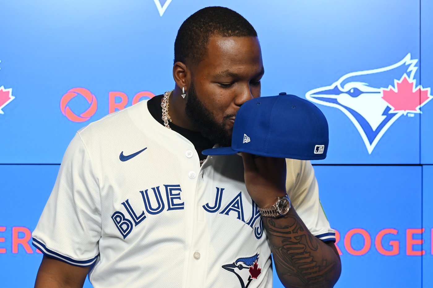 Slugger Guerrero and Toronto Blue Jays celebrate long-term contract extension | iNFOnews.ca