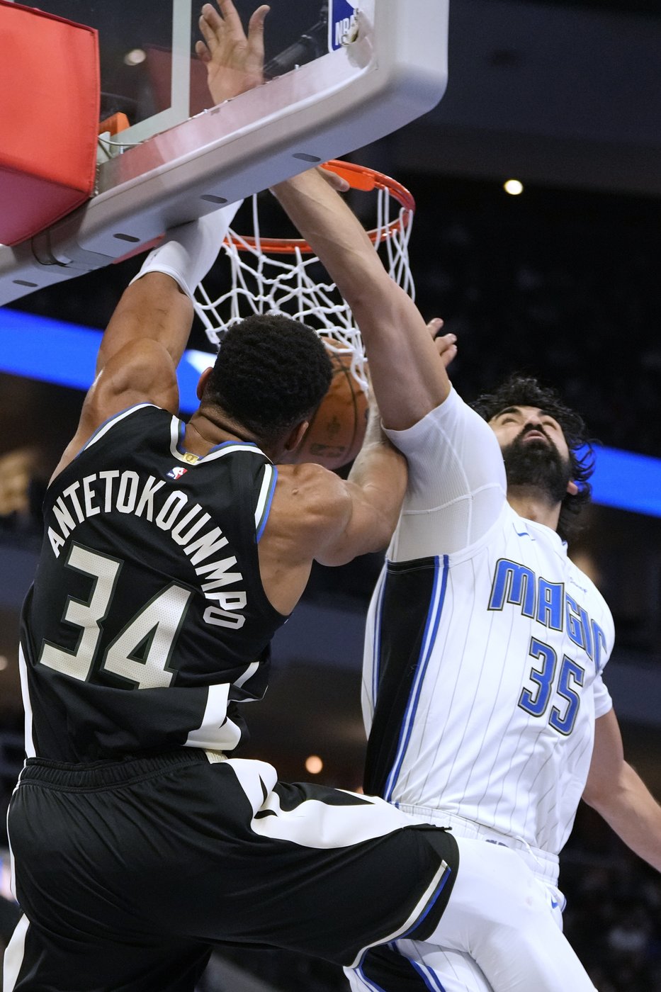 Bucks beat Magic 114-109 to return to the NBA Cup semifinals in Las Vegas | iNFOnews.ca