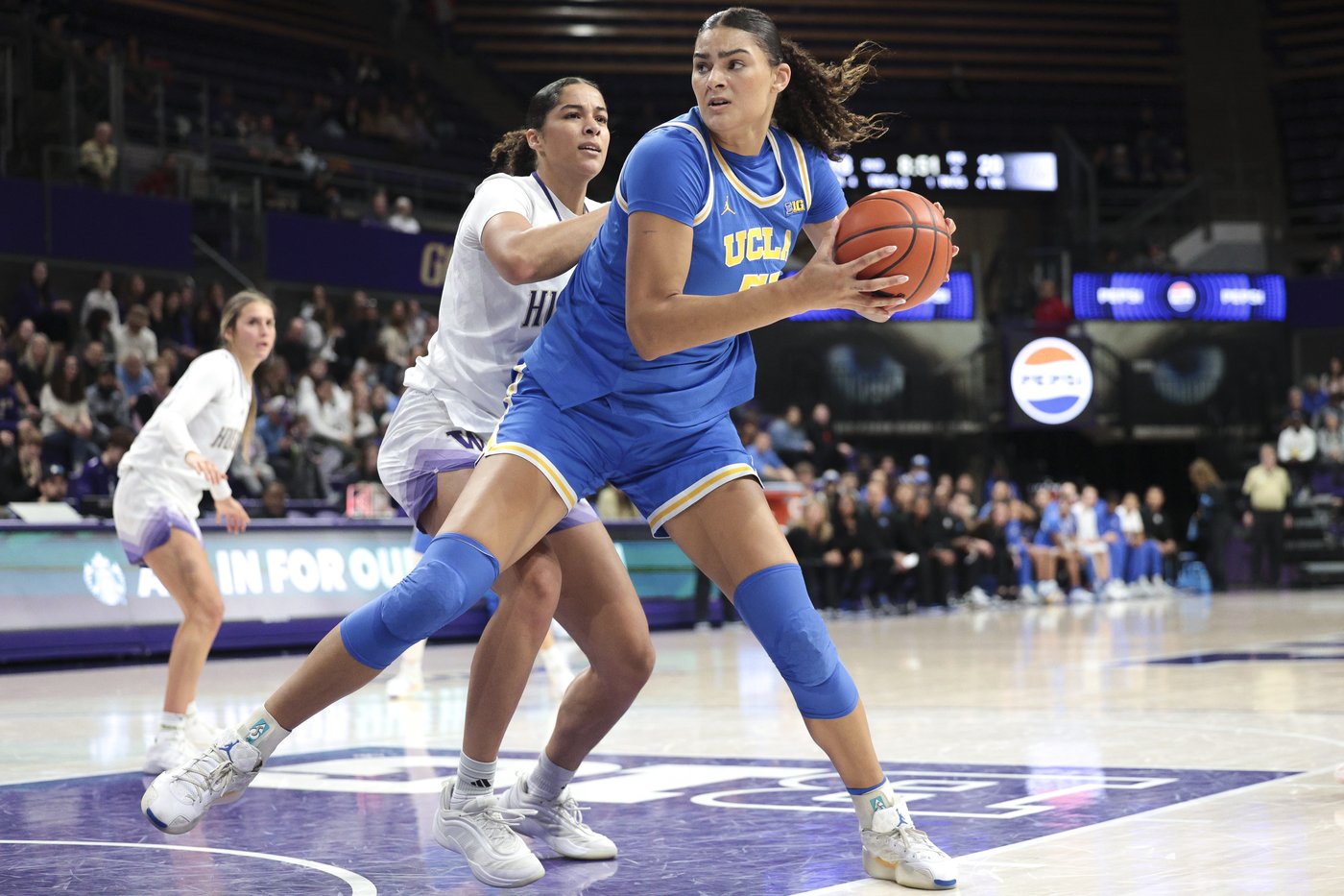 Lauren Betts has 23 points in No. 1 UCLA's 73-62 win over Washington | iNFOnews.ca