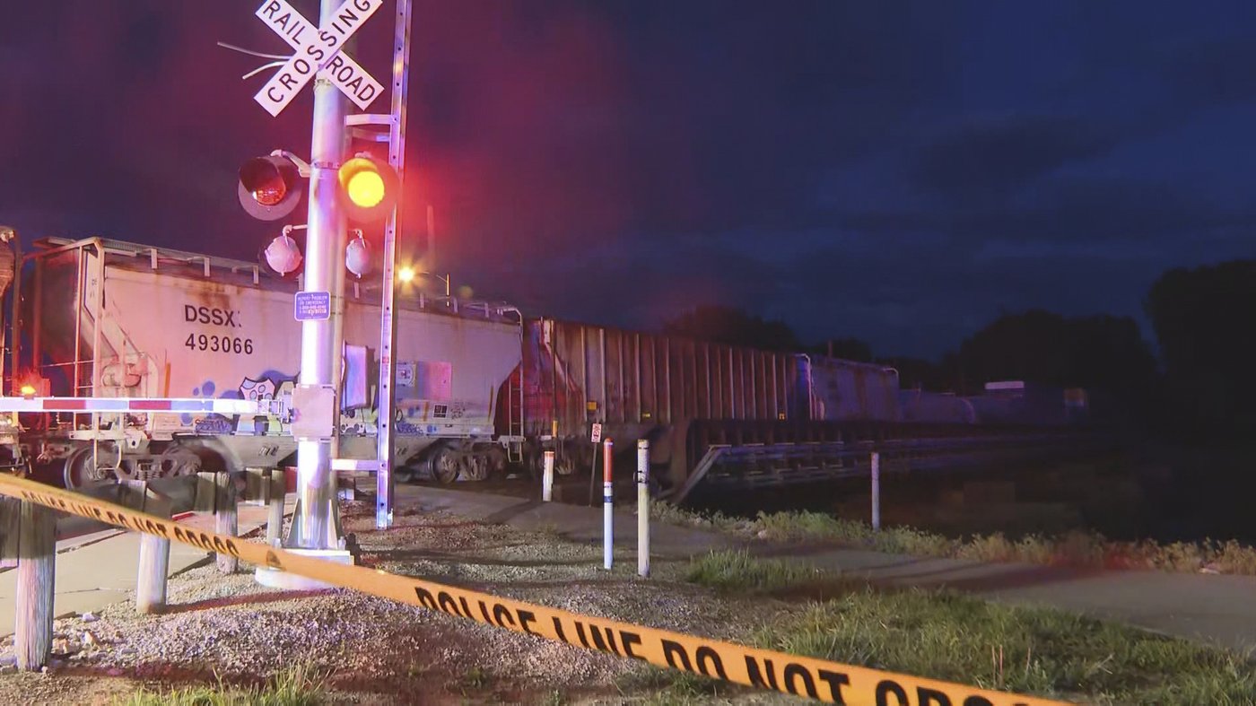 Train strikes family on Ohio railroad bridge, killing 3 who were out on fishing trip | iNFOnews.ca Train strikes family on Ohio railroad bridge, killing 3 who were out on fishing trip | iNFOnews.ca
