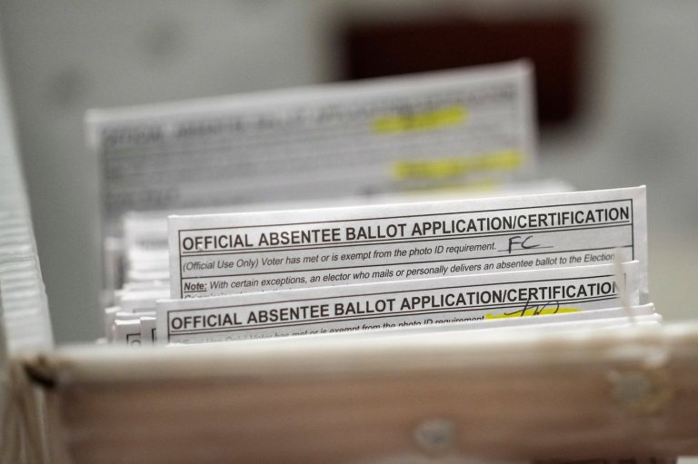 Wisconsin Democrats want to allow absentee voters to cast a new primary ballot | iNFOnews.ca