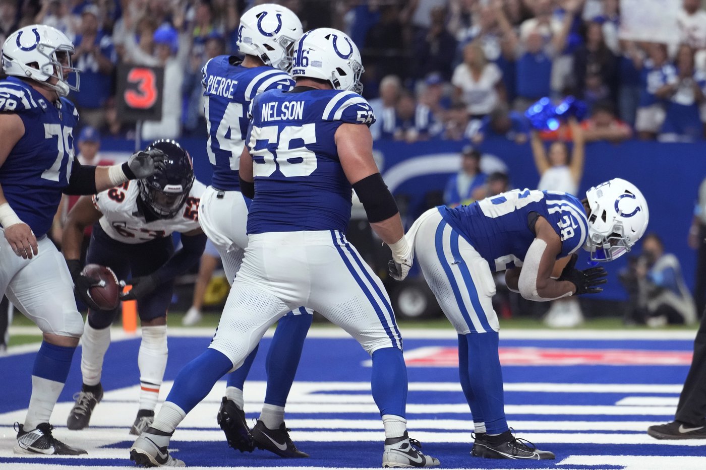 Colts rush for 3 TDs as struggling defense slows Bears offense for a 21-16 victory | iNFOnews.ca