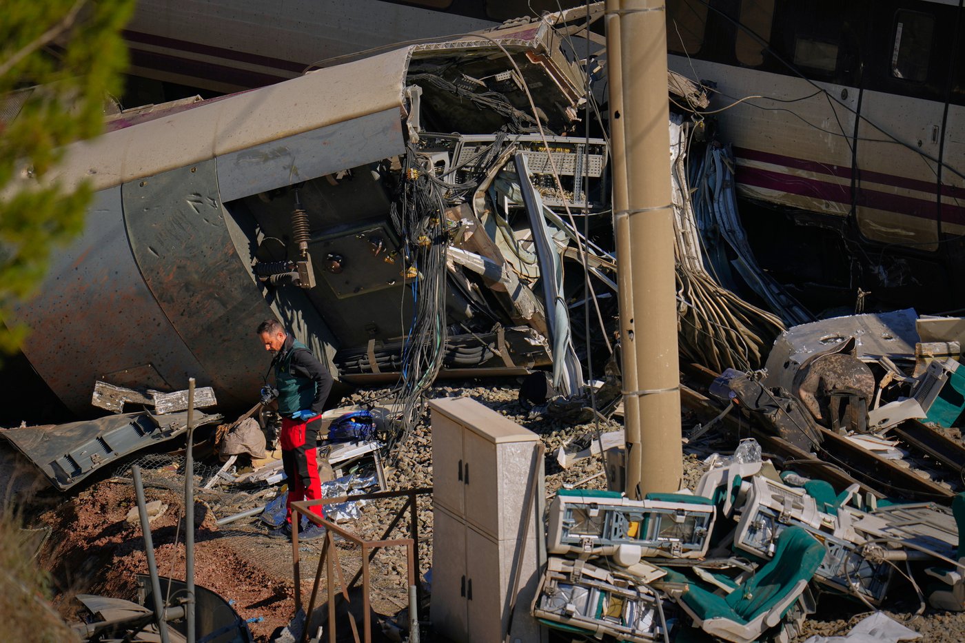 Barcelona commuter train crashes, killing 1, days after deadly train collision in Spain | iNFOnews.ca