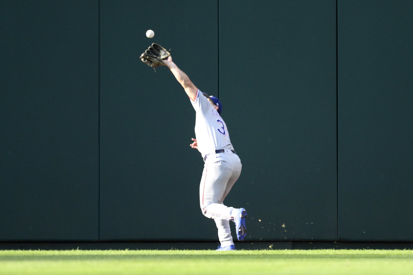 DeGrom tosses 7 shutout innings to help Rangers snap a 4-game skid with a 5-0 win over Nationals | iNFOnews.ca