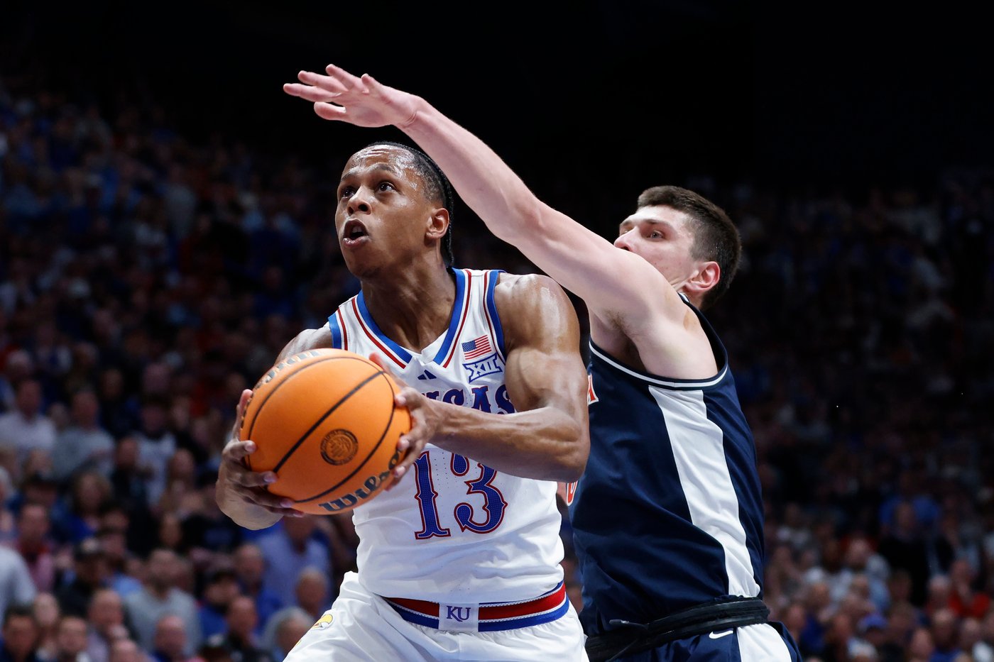 No. 9 Kansas beats top-ranked and previously undefeated Arizona 82-78 | iNFOnews.ca No. 9 Kansas beats top-ranked and previously undefeated Arizona 82-78 | iNFOnews.ca