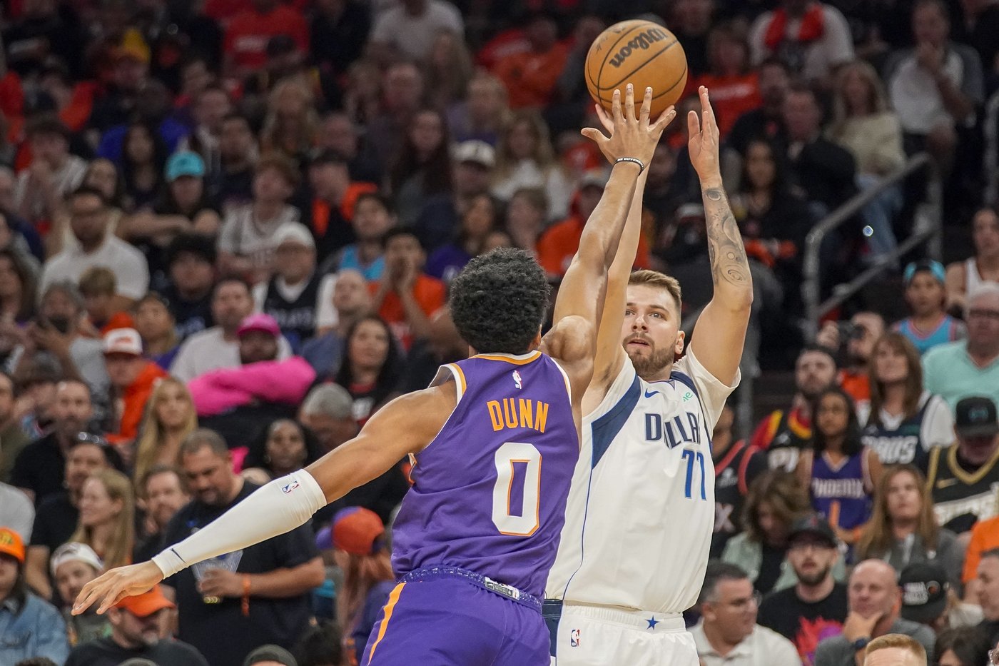 Kevin Durant scores 31, leading the Suns past the Mavericks 114-102 | iNFOnews.ca