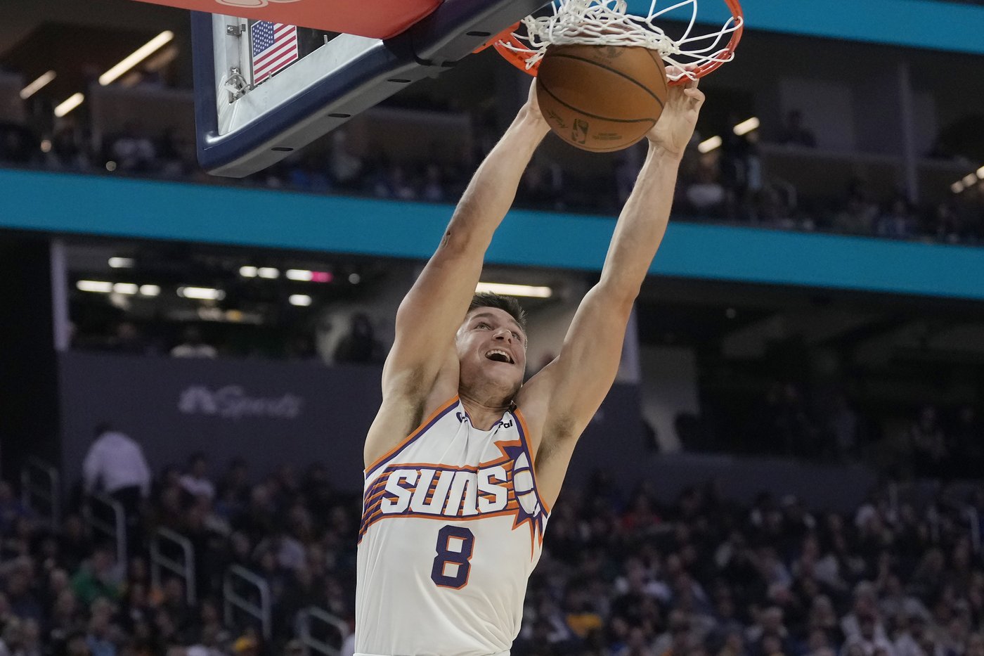Devin Booker scores 31 points as Suns run away from Warriors for 130-105 win | iNFOnews.ca Devin Booker scores 31 points as Suns run away from Warriors for 130-105 win | iNFOnews.ca