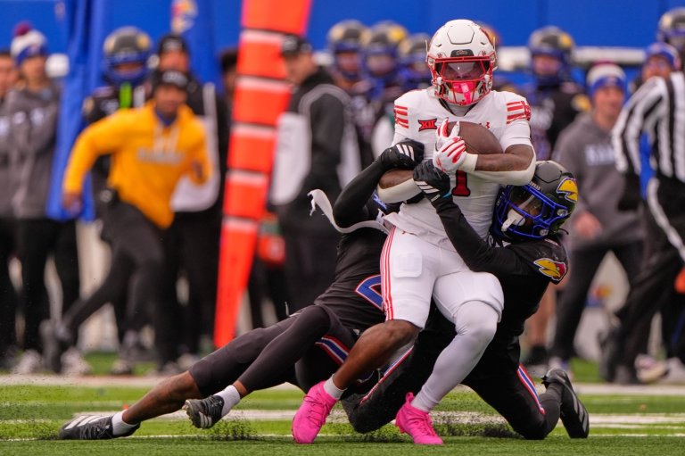 No. 14 Utah rallies to beat Kansas 31-21 and keep its slim Big 12 championship hopes alive | iNFOnews.ca