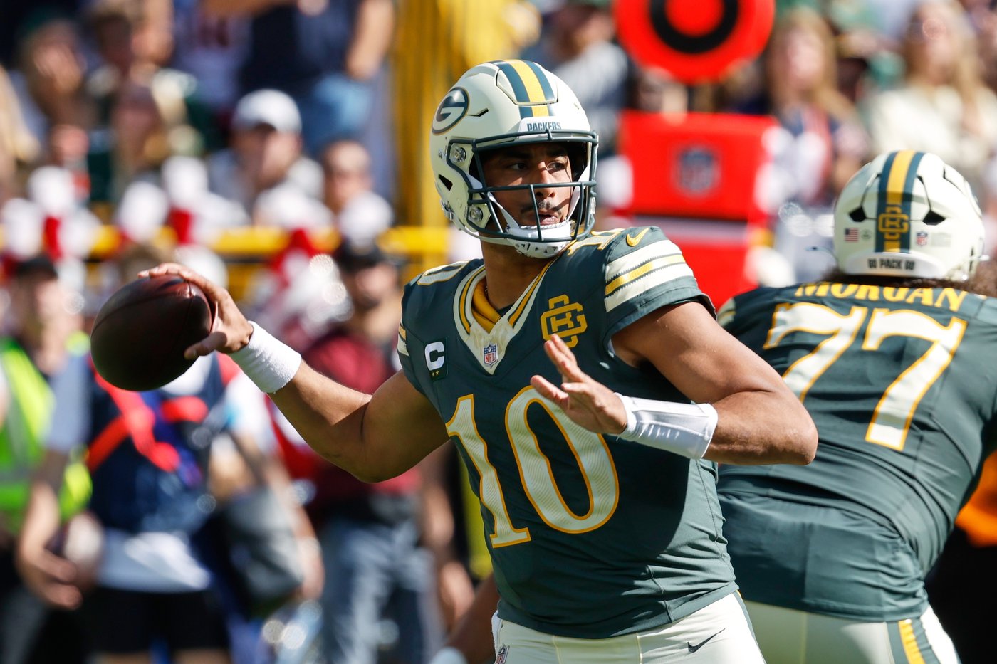 Love-Watson connection helps Packers take some revenge on Bears with a 31-7 rout | iNFOnews.ca