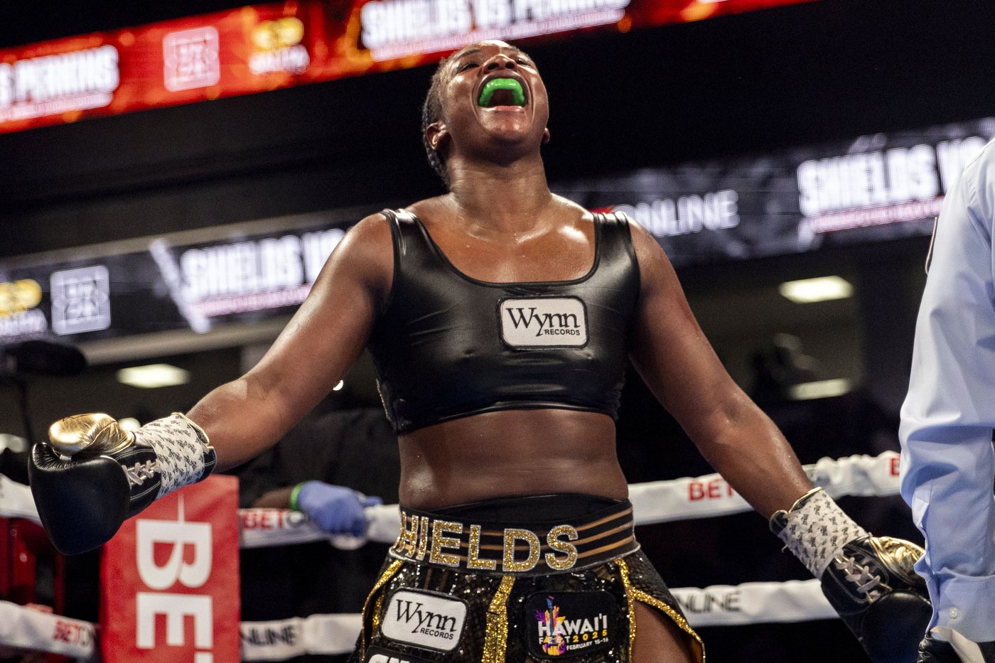 Shields outpoints Perkins to win 1st undisputed heavyweight bout in women's boxing | iNFOnews.ca Shields outpoints Perkins to win 1st undisputed heavyweight bout in women's boxing | iNFOnews.ca