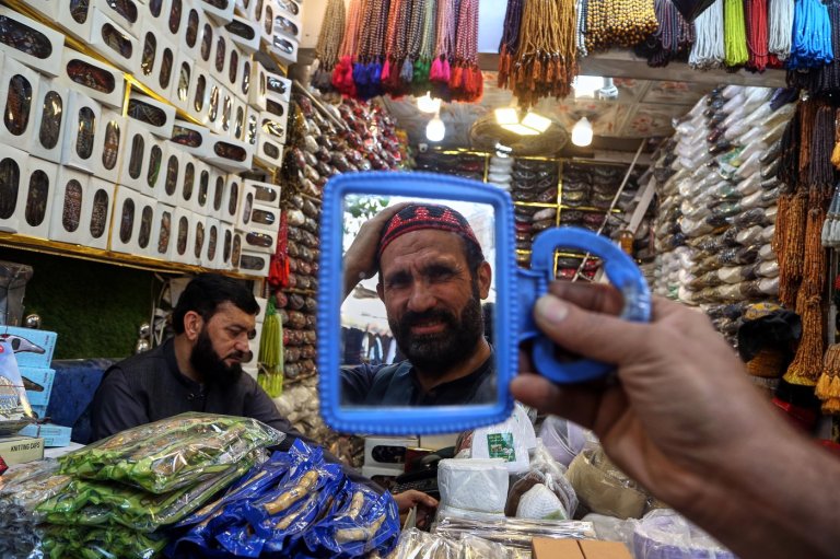 Ramadan ushers in a month of fasting, worship and charity for Muslims worldwide, in photos | iNFOnews.ca
