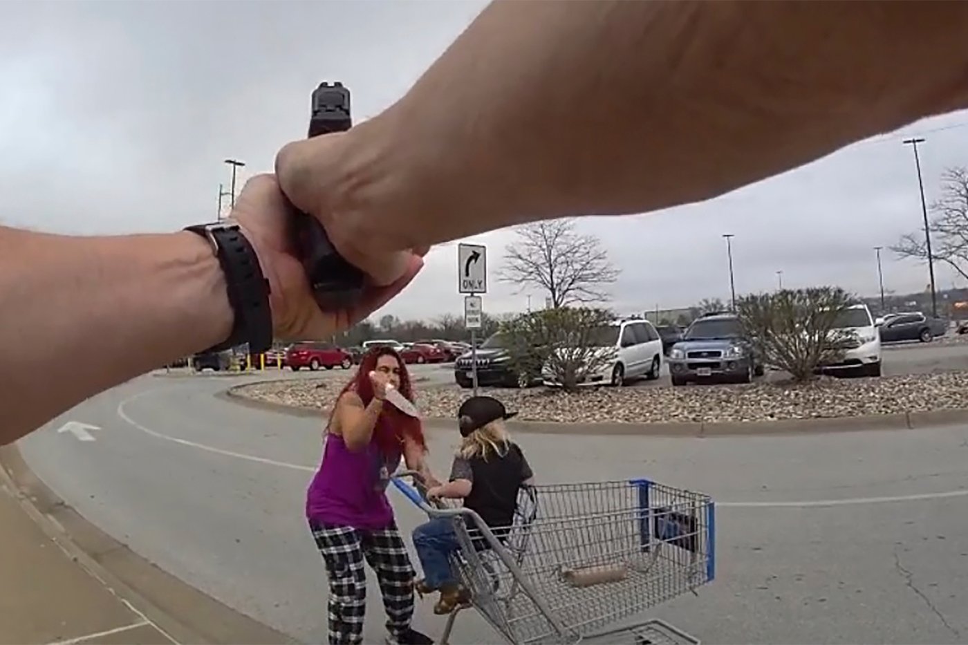 Omaha, Nebraska, police fatally shoot a woman who grabs a child and slashes him with a knife | iNFOnews.ca