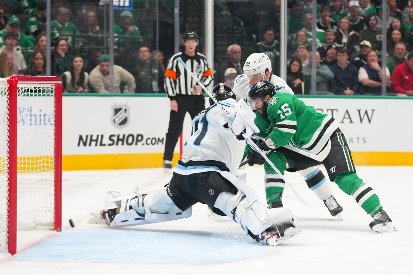 Mammoth beat Stars 6-3, ending Dallas' franchise-record point streak at 15 games | iNFOnews.ca