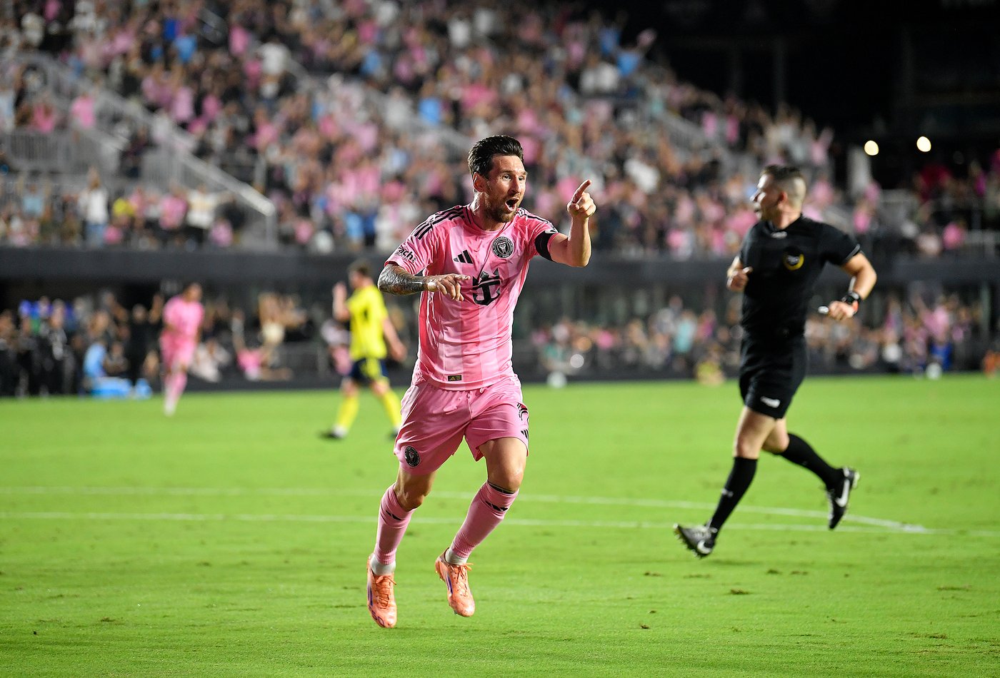 Messi leads Inter Miami to East semifinals with 2-goal, 2-assist showing in 4-0 win over Nashville | iNFOnews.ca