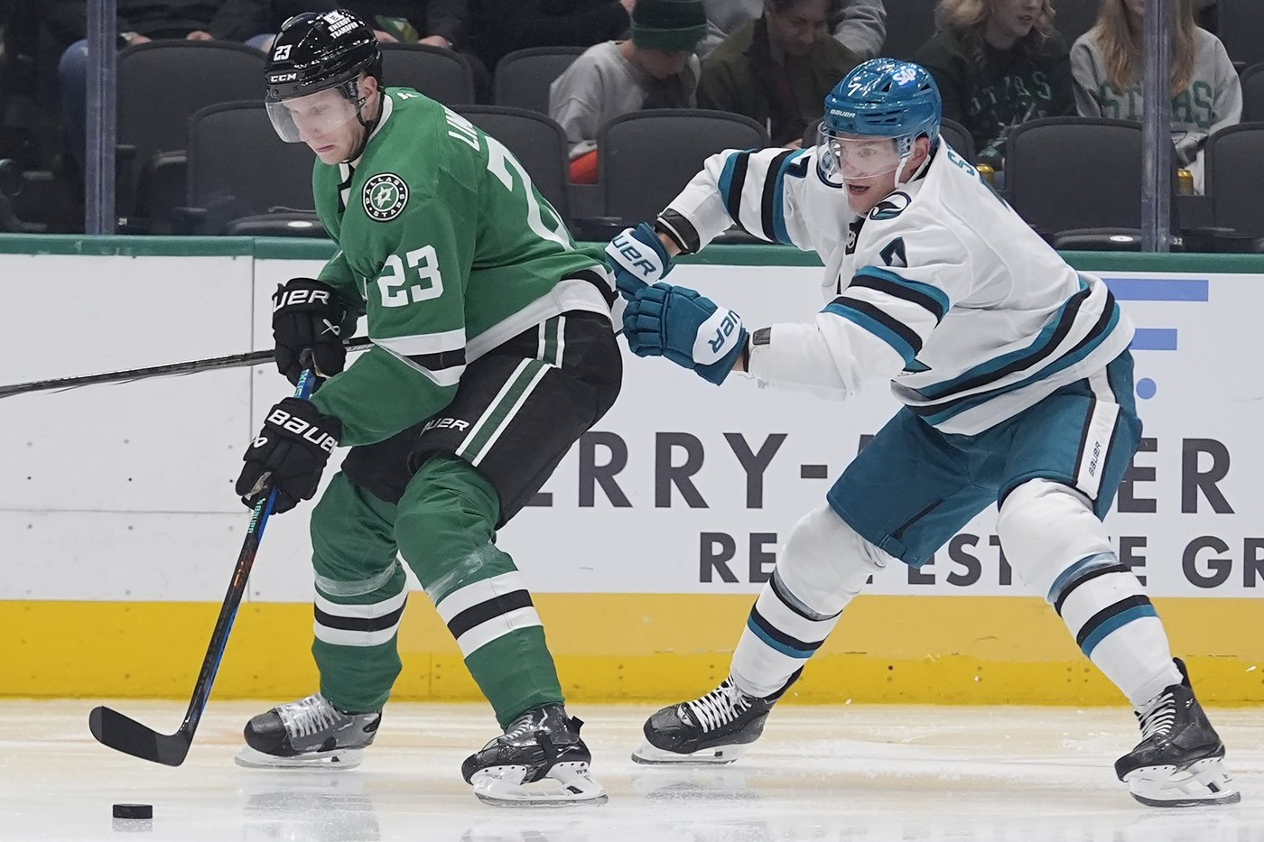 Stars remain undefeated with a 3-2 shootout win over Sharks after trailing for 1st time this season | iNFOnews.ca Stars remain undefeated with a 3-2 shootout win over Sharks after trailing for 1st time this season | iNFOnews.ca