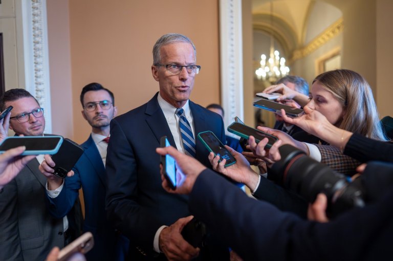 Senators to work through the weekend on shutdown as Republicans and Democrats are still far apart | iNFOnews.ca