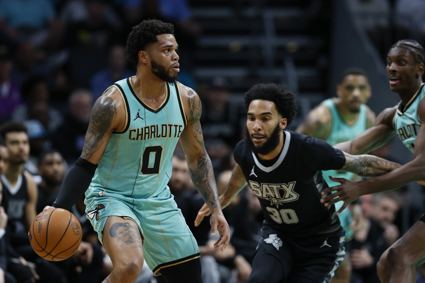 Miles Bridges' 3-pointer with 1.4 seconds left lifts Hornets past Spurs 117-116 to snap 6-game skid | iNFOnews.ca Miles Bridges' 3-pointer with 1.4 seconds left lifts Hornets past Spurs 117-116 to snap 6-game skid | iNFOnews.ca