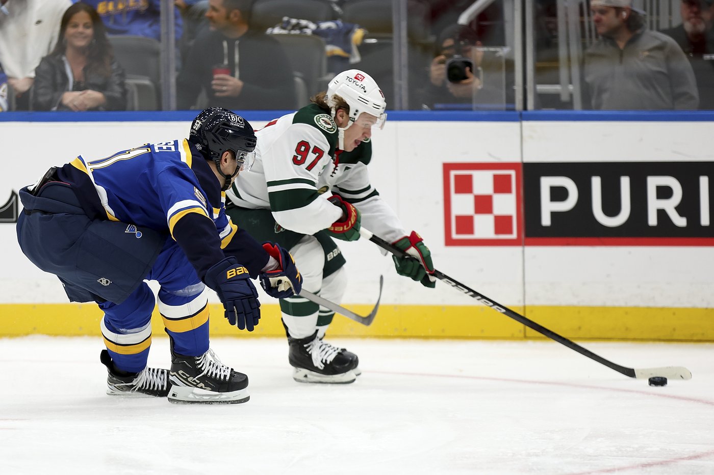 Goalie Gustavsson makes 27 saves, scores an empty-netter, Wild beat Blues 4-1 | iNFOnews.ca