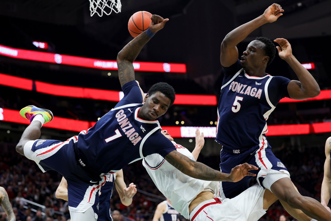 No. 9 Gonzaga overcomes absence of top 2 scorers to beat Seattle U. 71-50 | iNFOnews.ca No. 9 Gonzaga overcomes absence of top 2 scorers to beat Seattle U. 71-50 | iNFOnews.ca