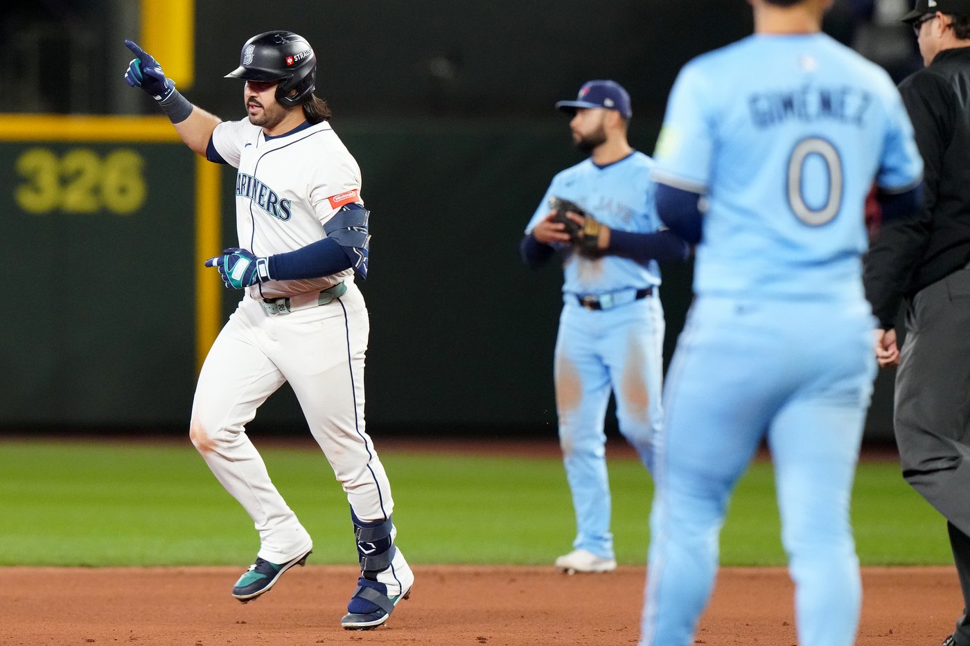 'I'm torn': Seattle Kraken's Canadian contingent having allegiances tested in ALCS | iNFOnews.ca 'I'm torn': Seattle Kraken's Canadian contingent having allegiances tested in ALCS | iNFOnews.ca