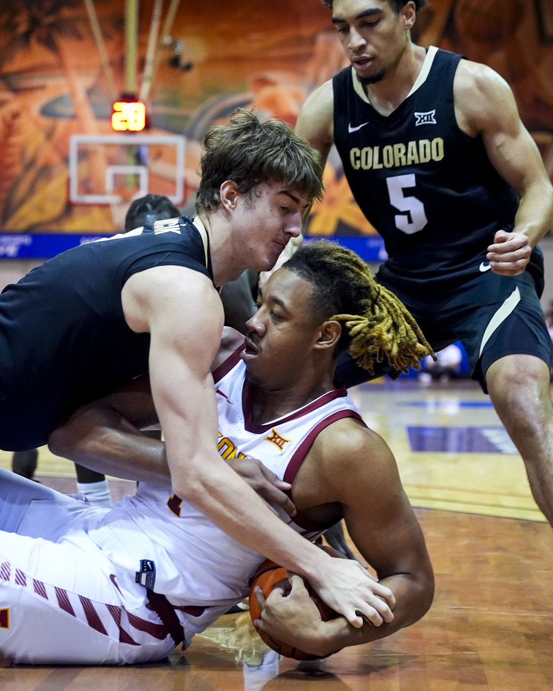 No. 5 Iowa State beats Colorado 99-71 to claim fifth place at the Maui Invitational | iNFOnews.ca
